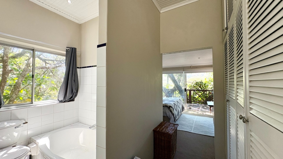 To Let 4 Bedroom Property for Rent in Bonza Bay Eastern Cape